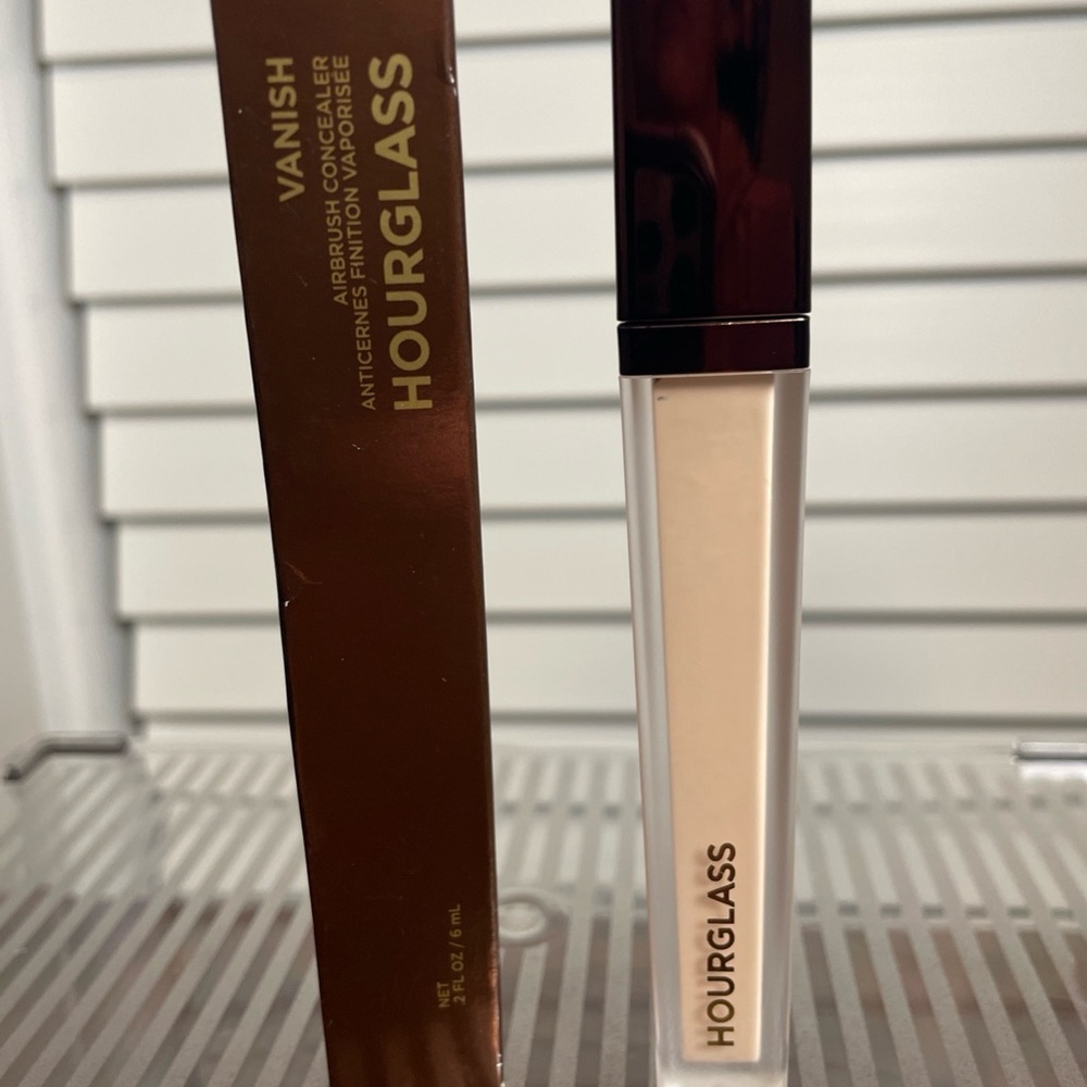 Hourglass Vanish Airbrush Concealer - Shade 1.5 Crème New in box